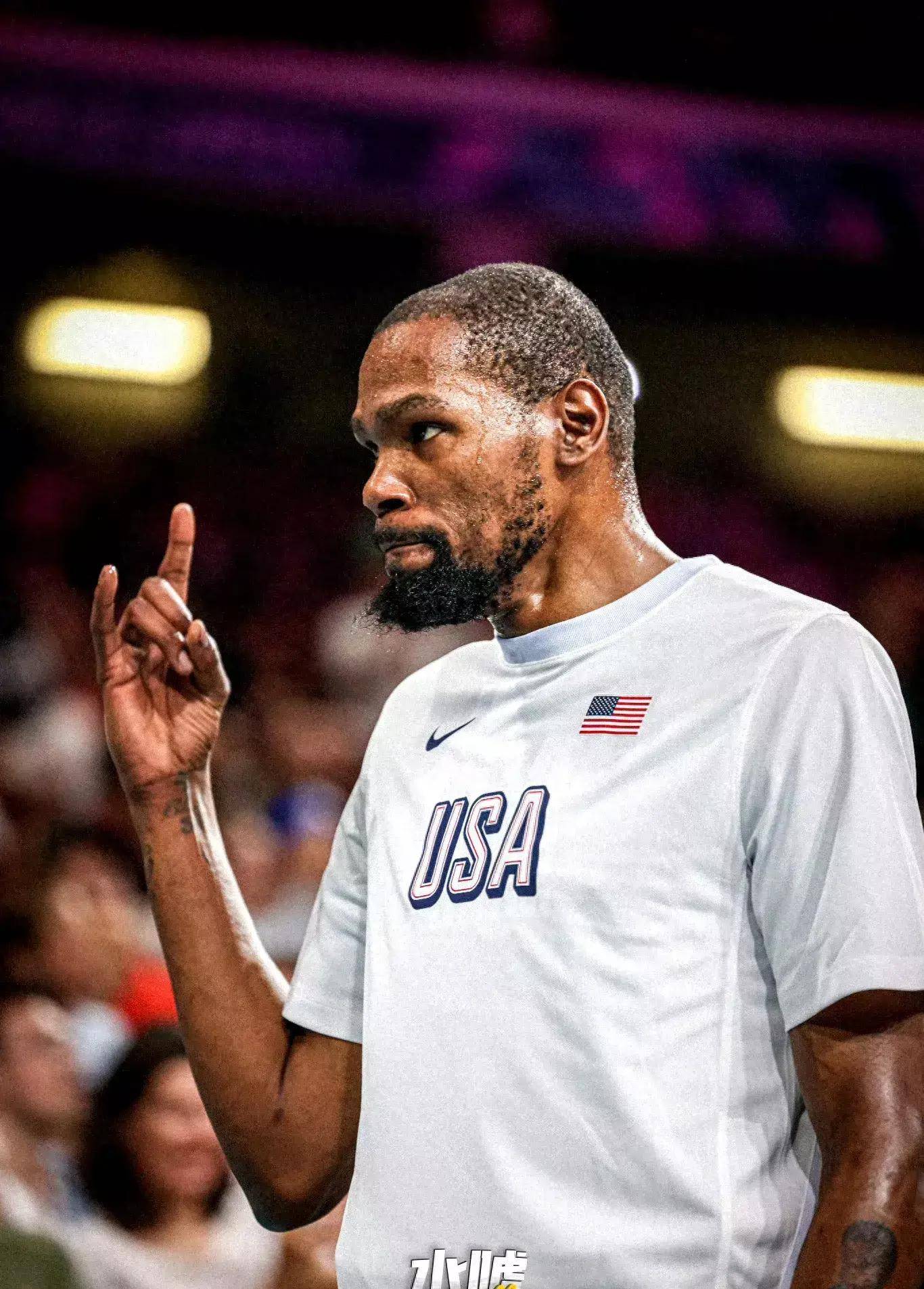 T1引援HLE上单与GEN下路，新赛季阵容引关注（T1补强：HLE上路与GEN下路加盟，新赛季阵容成焦点）