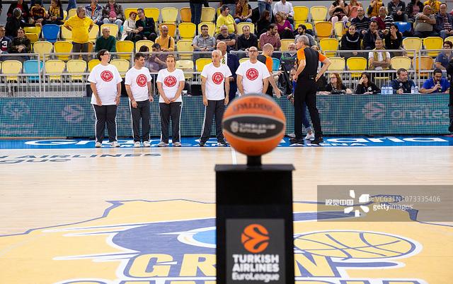 呼和浩特这幕太暖了 ！（呼和浩特的这一幕，暖心极了！）