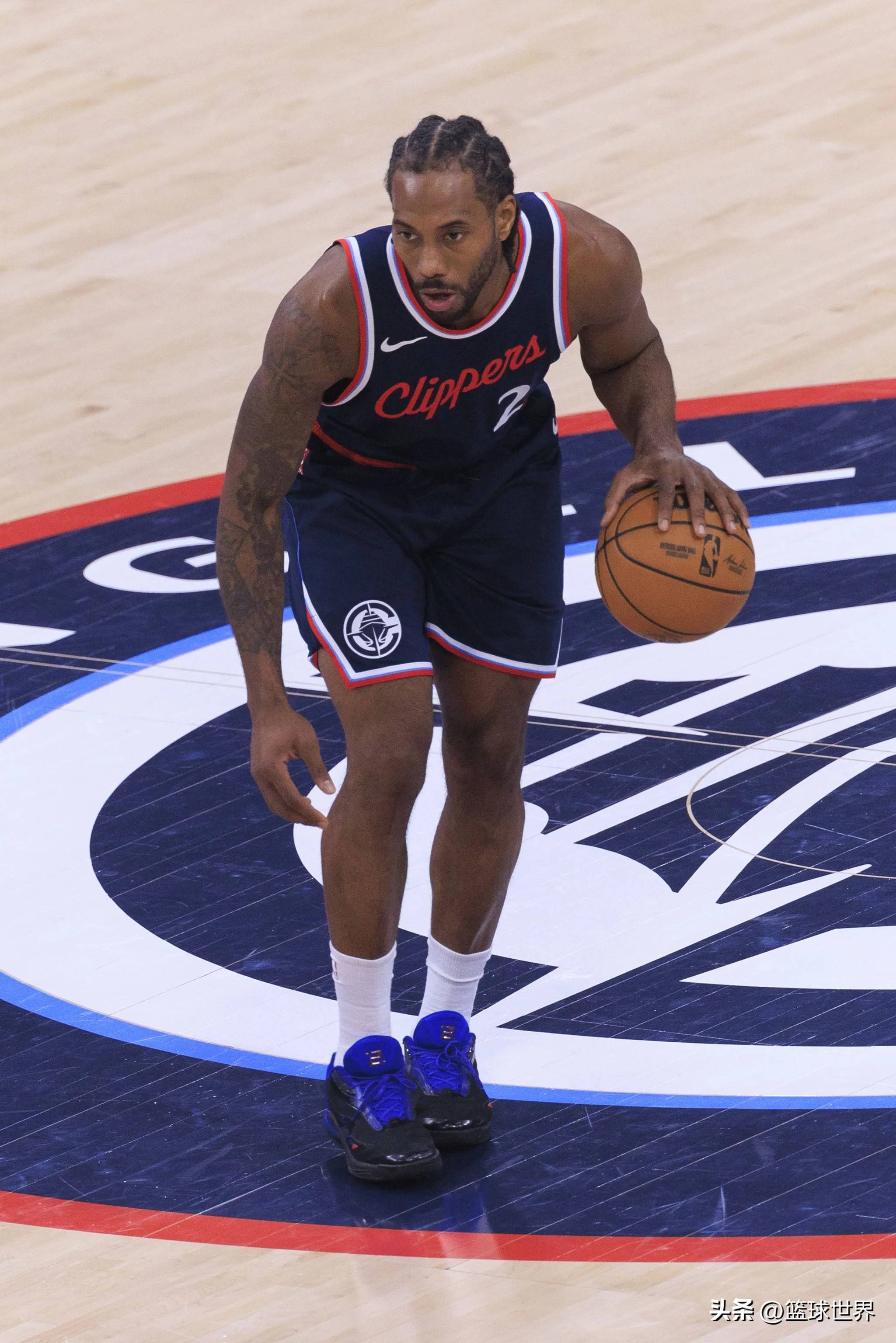 掘金约基奇豪取三双助球队连胜（约基奇砍下三双，掘金连胜再下一城）