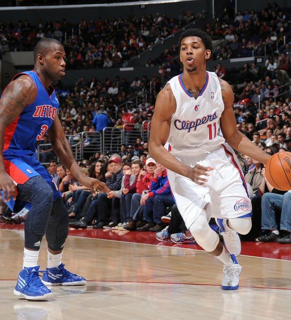 凯恩闪电帽子戏法，拜仁5-0横扫斯图加特，重回巅峰！（凯恩上演闪击帽子戏法，拜仁5-0大胜斯图加特，王者归来）