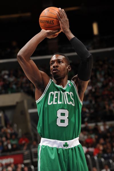 毕尔巴鄂竞技2-0莱万特，罗伯特-纳瓦罗建功，尼科-威廉斯锦上添花（毕尔巴鄂竞技2-0力克莱万特：罗伯特-纳瓦罗先拔头筹，尼科-威廉斯锁定胜局）