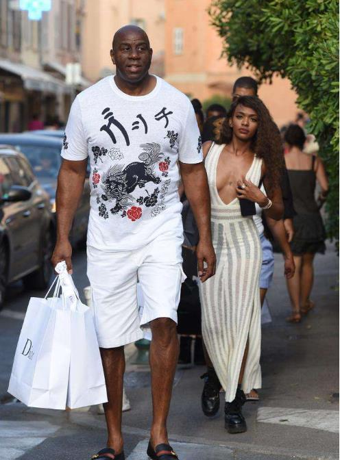 球队是否有姆巴佩依赖症？姆巴佩：问题不合适，进球是我职责（外界质疑姆巴佩依赖症，姆巴佩回应：问题不妥，进球本就是我的职责）