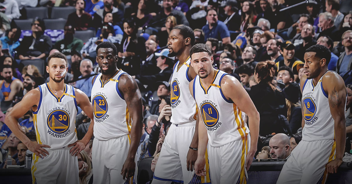 霍安说巴萨和切尔西上半场势均力敌，主持人：以为我们没看球吗？（霍安称巴萨与切尔西半场五五开，主持人反问：把我们当没看球的？）