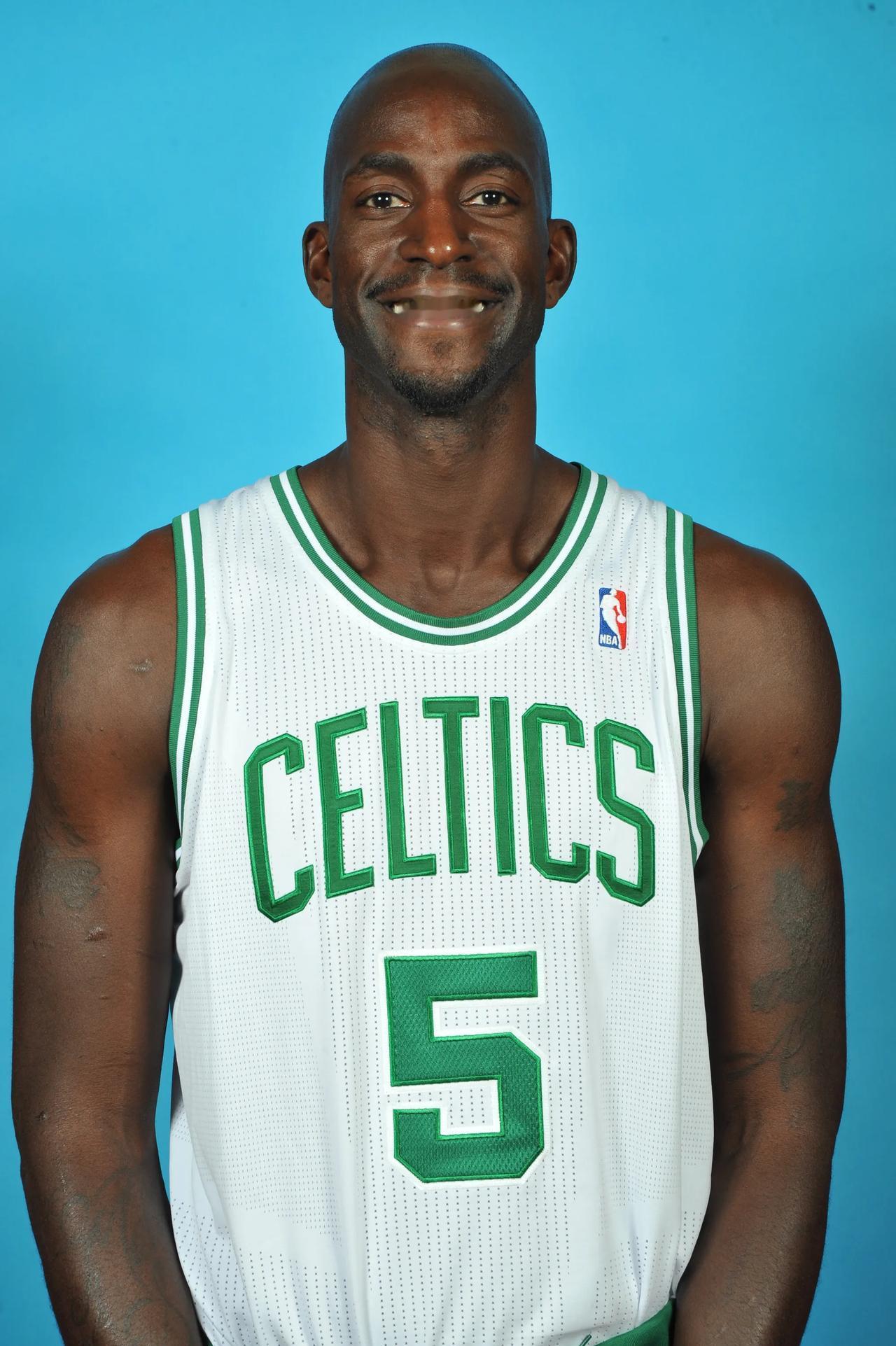 “苏超番外篇”，南京VS苏州足球对抗赛已有超5000人预约看球（苏超特别场：南京对苏州足球对决，预约观赛人数突破5000）